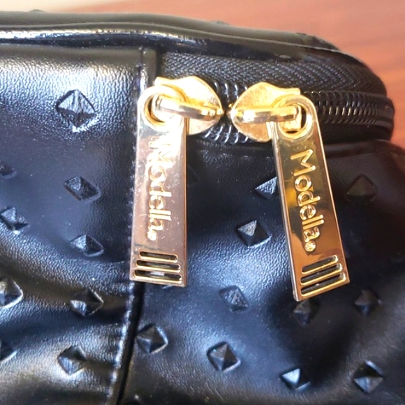 NWOT Modella Black Cosmetic Accessory Train Case in Quilted Geometric Design. - Picture 16 of 16